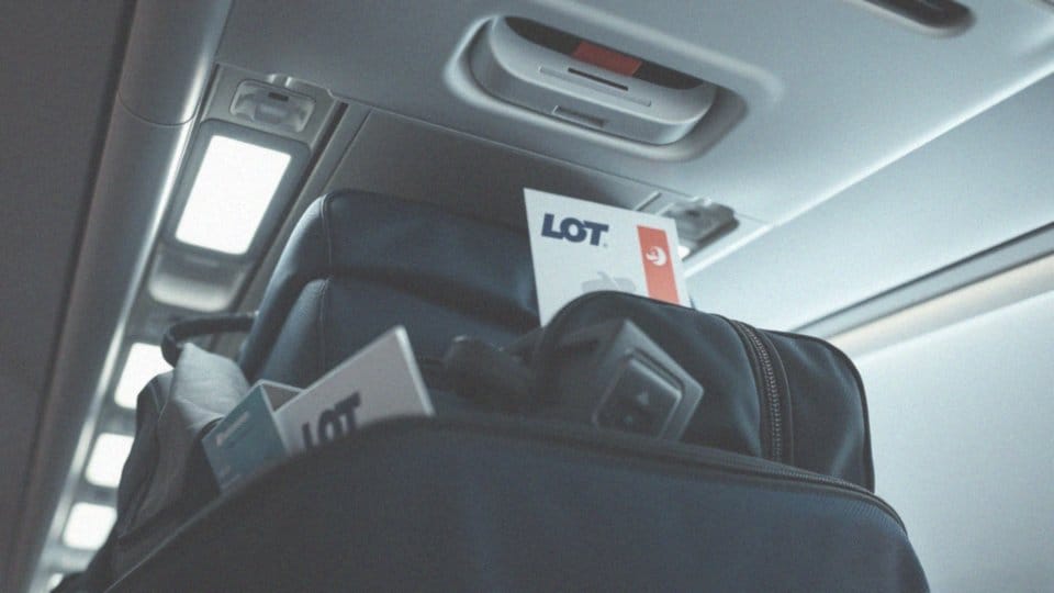 Jakie są zasady dotyczące bagażu podręcznego u różnych linii lotniczych?