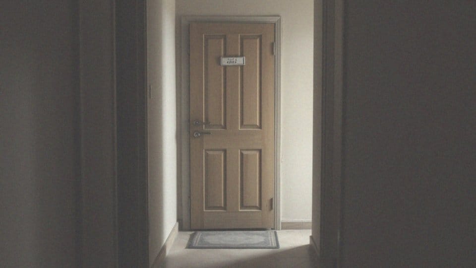 Brak zameldowania a komornik – jakie są konsekwencje i możliwości?